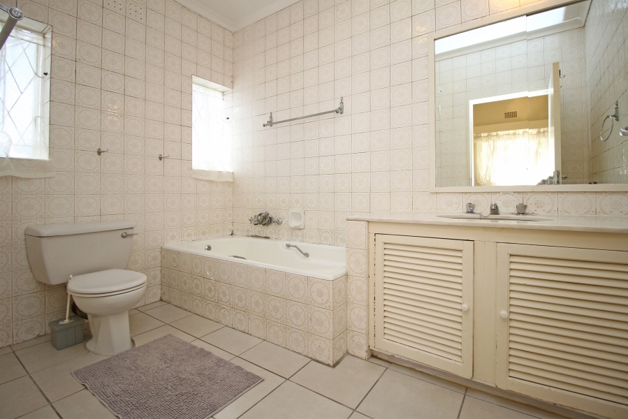 To Let 3 Bedroom Property for Rent in Robindale Gauteng