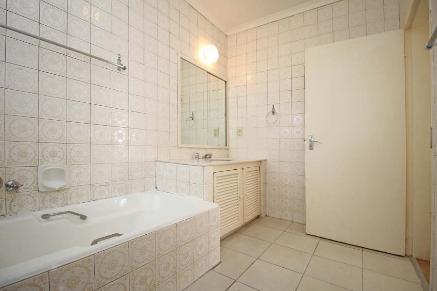 To Let 3 Bedroom Property for Rent in Robindale Gauteng
