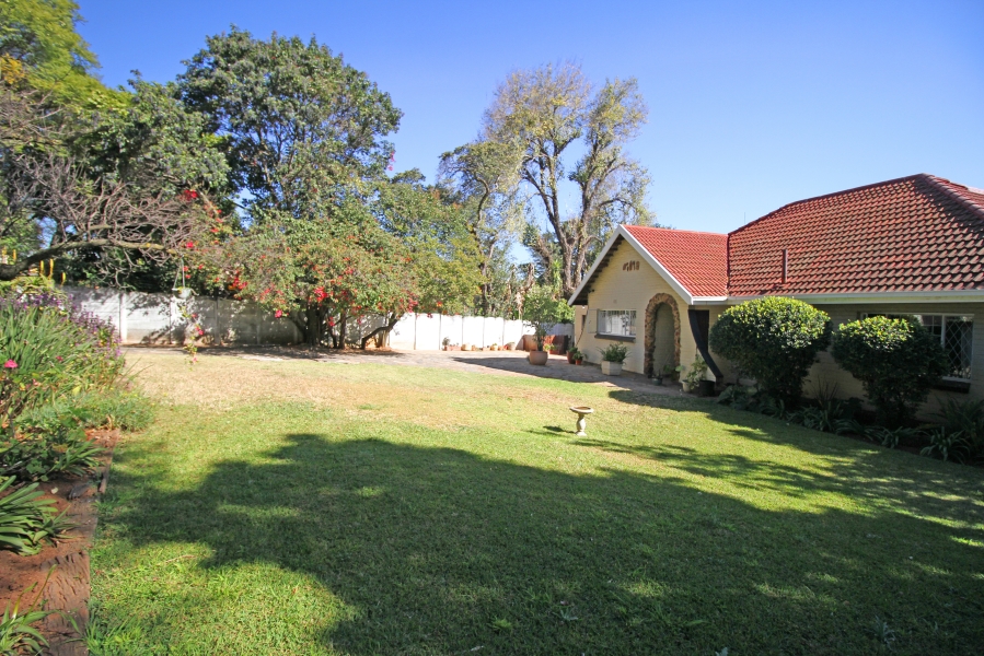 To Let 3 Bedroom Property for Rent in Robindale Gauteng