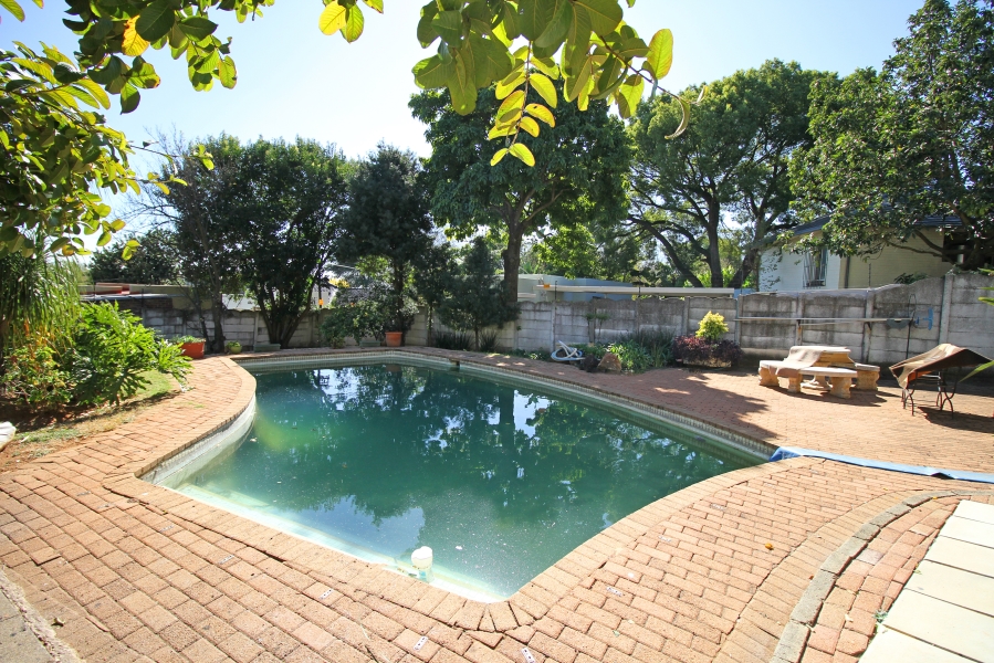 To Let 3 Bedroom Property for Rent in Robindale Gauteng