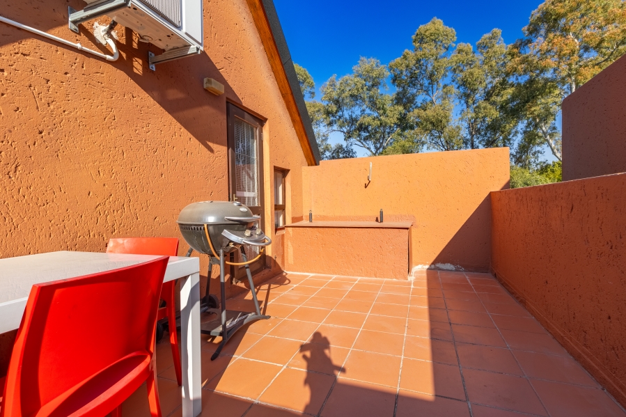 2 Bedroom Property for Sale in Magaliessig Gauteng