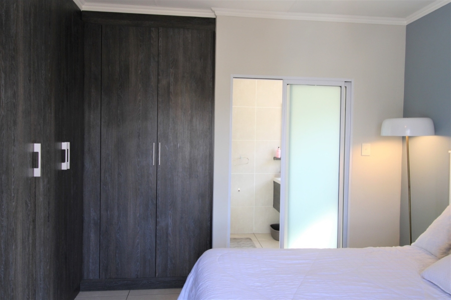 To Let 1 Bedroom Property for Rent in Bryanston Gauteng