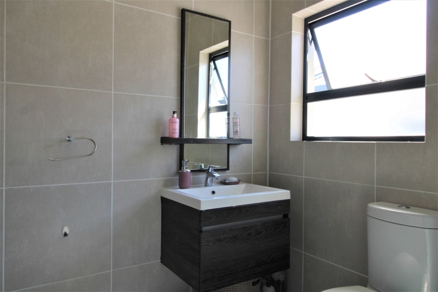 To Let 1 Bedroom Property for Rent in Bryanston Gauteng