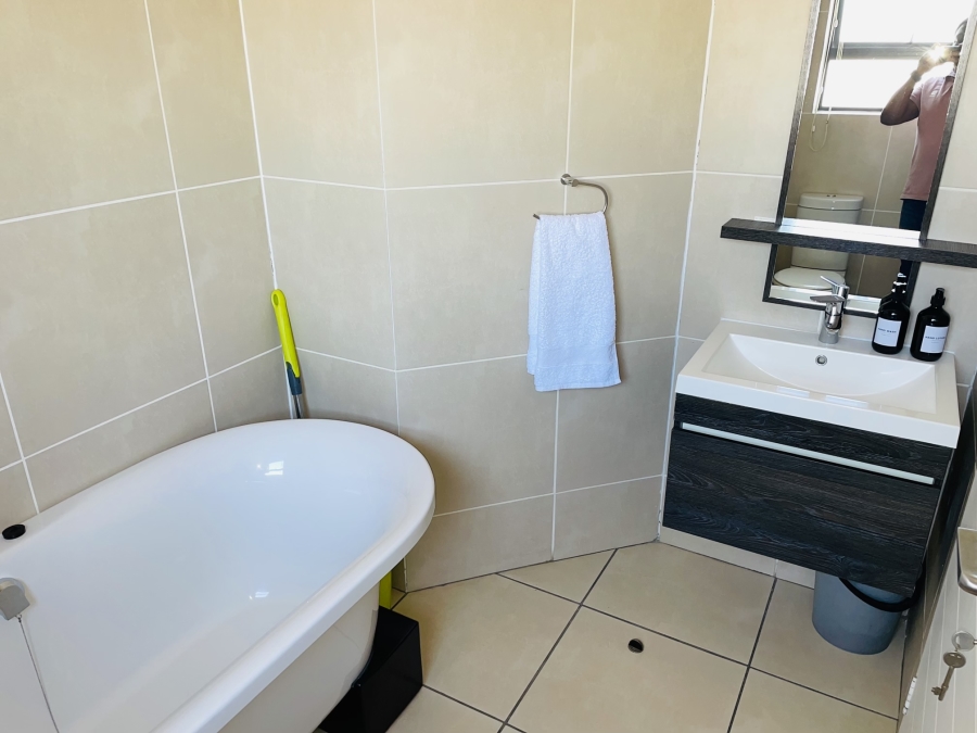 2 Bedroom Property for Sale in Olivedale Gauteng