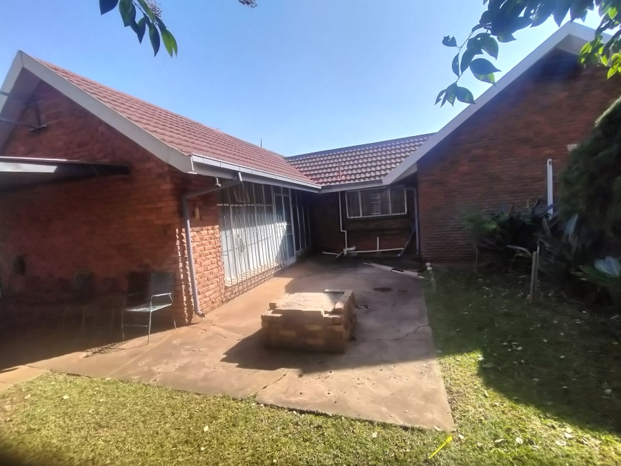 7 Bedroom Property for Sale in Bon Accord Gauteng