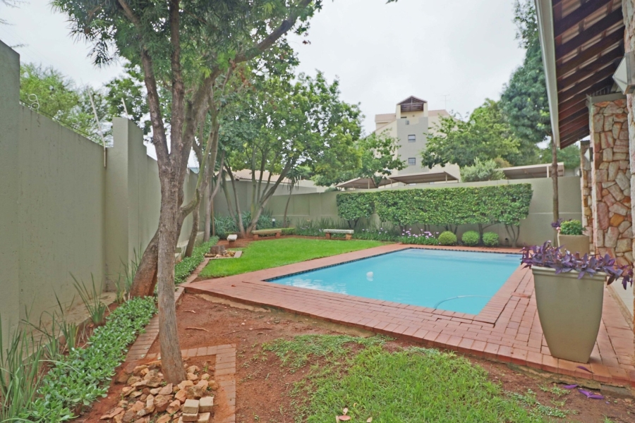 1 Bedroom Property for Sale in Bryanston Gauteng