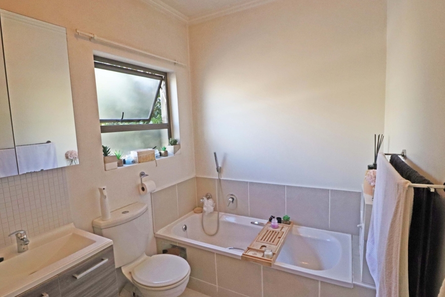 1 Bedroom Property for Sale in Bryanston Gauteng