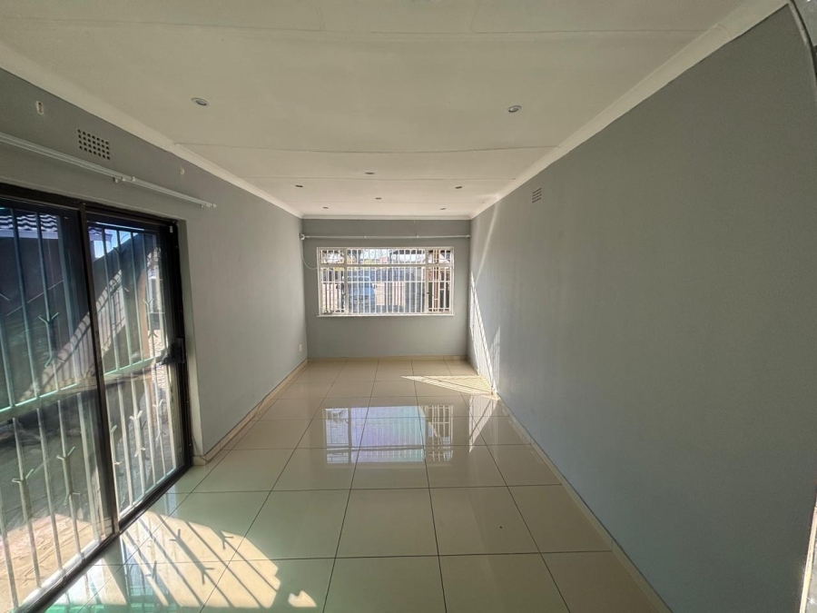 To Let 3 Bedroom Property for Rent in Mackenzie Park Gauteng