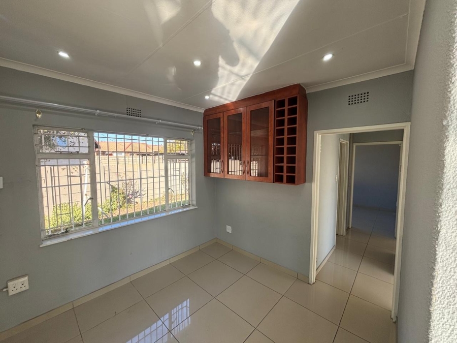 To Let 3 Bedroom Property for Rent in Mackenzie Park Gauteng