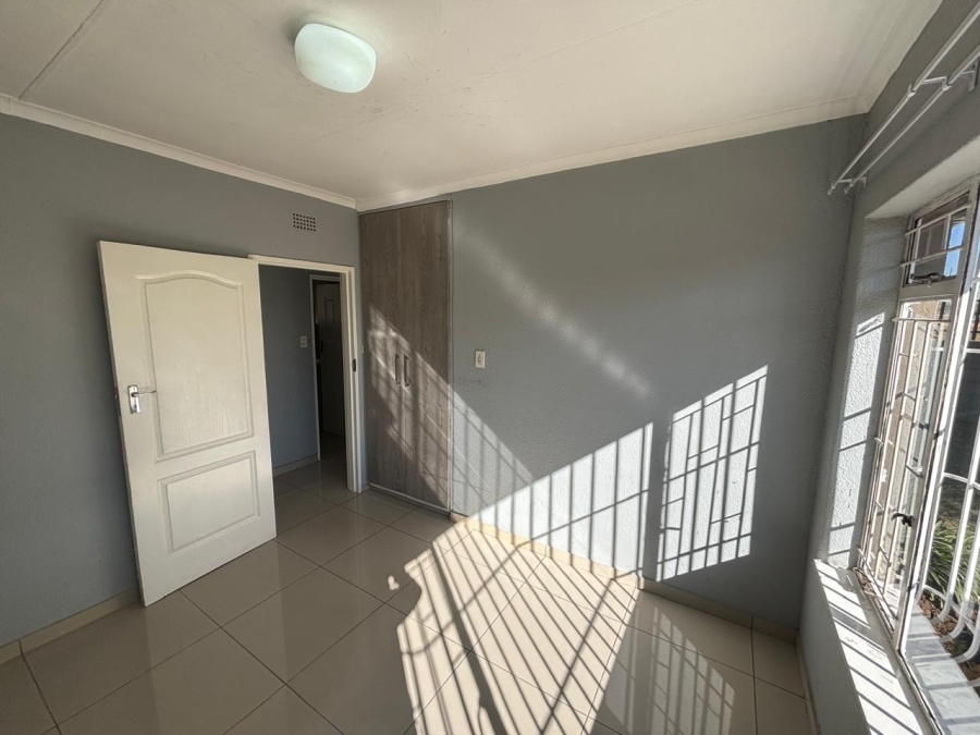 To Let 3 Bedroom Property for Rent in Mackenzie Park Gauteng