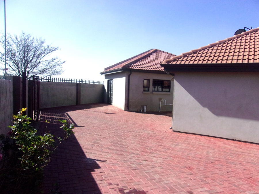 4 Bedroom Property for Sale in Crystal Park Gauteng