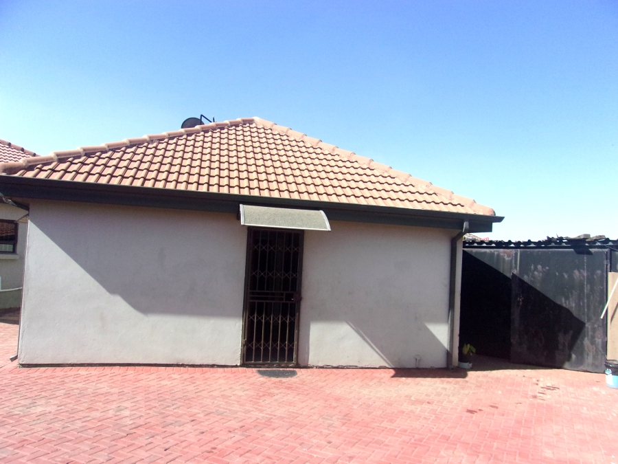 4 Bedroom Property for Sale in Crystal Park Gauteng