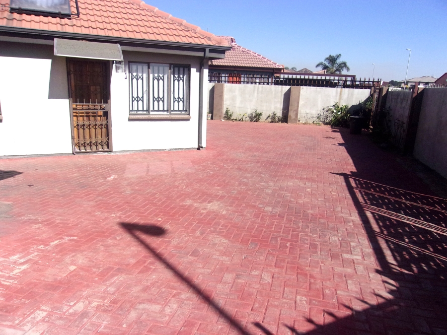 4 Bedroom Property for Sale in Crystal Park Gauteng