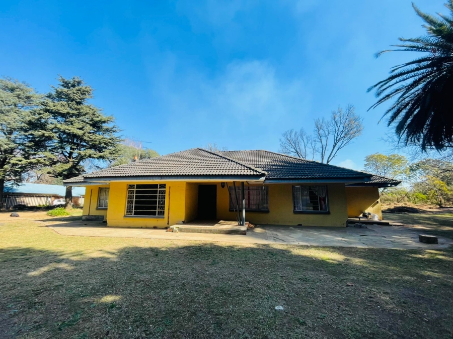 4 Bedroom Property for Sale in Unitas Park Gauteng