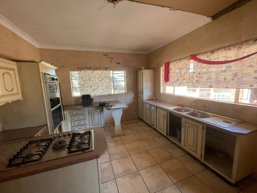 4 Bedroom Property for Sale in Unitas Park Gauteng