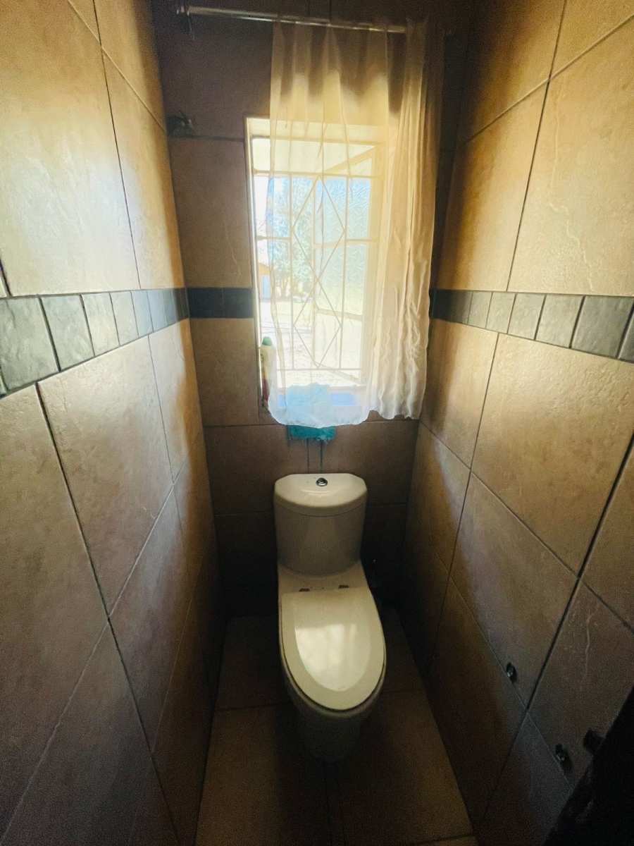 4 Bedroom Property for Sale in Unitas Park Gauteng