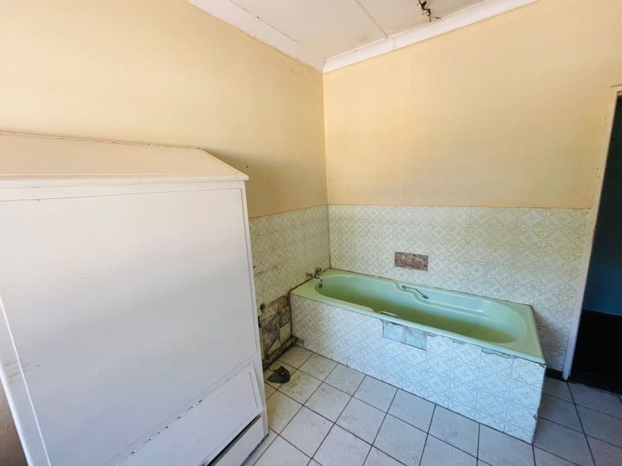 4 Bedroom Property for Sale in Unitas Park Gauteng