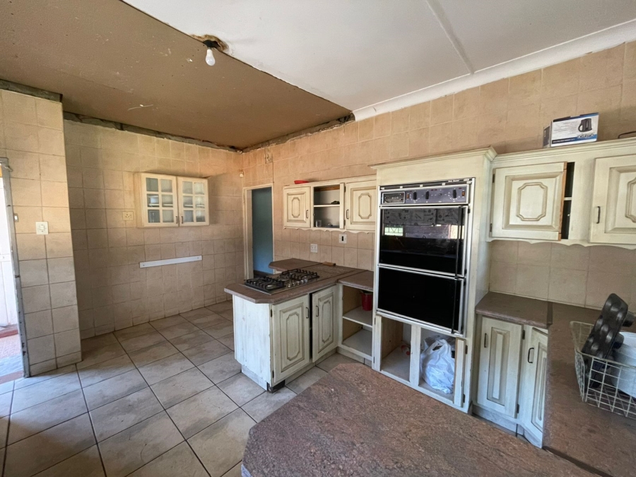 4 Bedroom Property for Sale in Unitas Park Gauteng