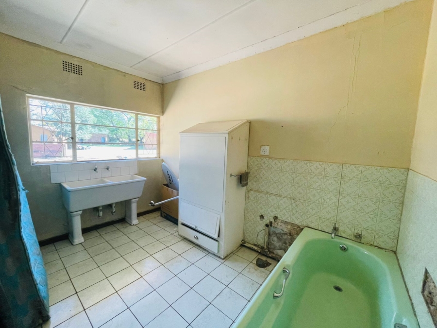 4 Bedroom Property for Sale in Unitas Park Gauteng