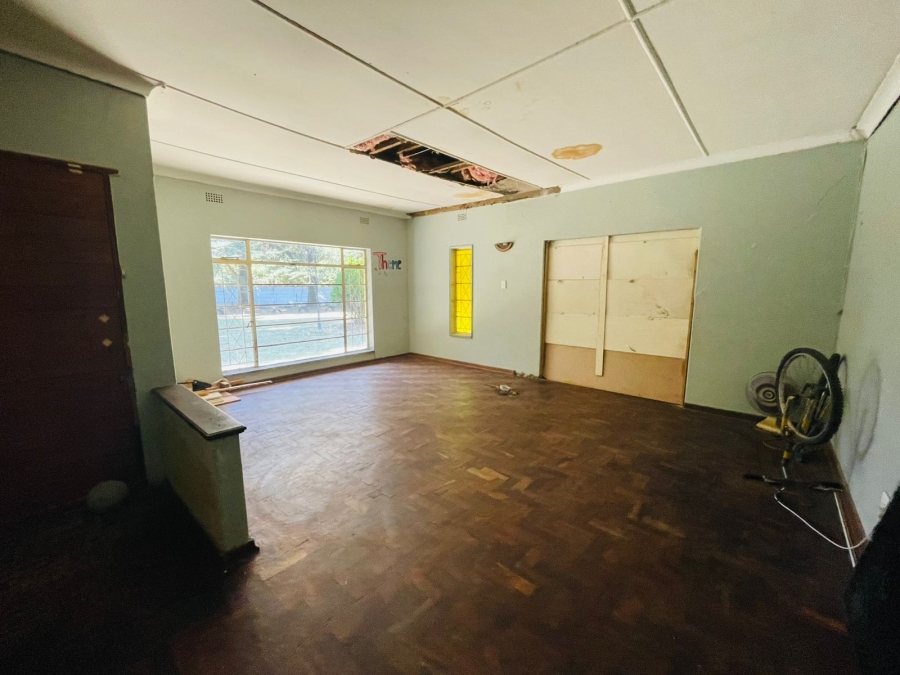4 Bedroom Property for Sale in Unitas Park Gauteng
