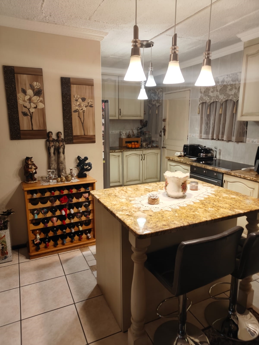 3 Bedroom Property for Sale in Constantia Park Gauteng