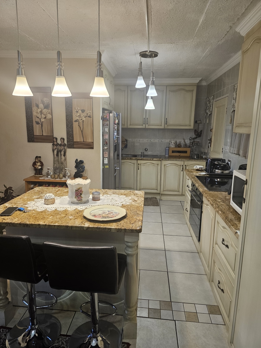 3 Bedroom Property for Sale in Constantia Park Gauteng