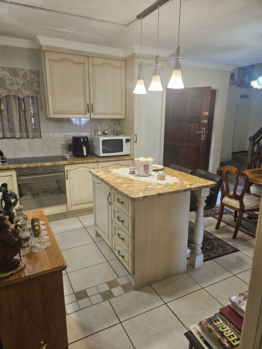 3 Bedroom Property for Sale in Constantia Park Gauteng