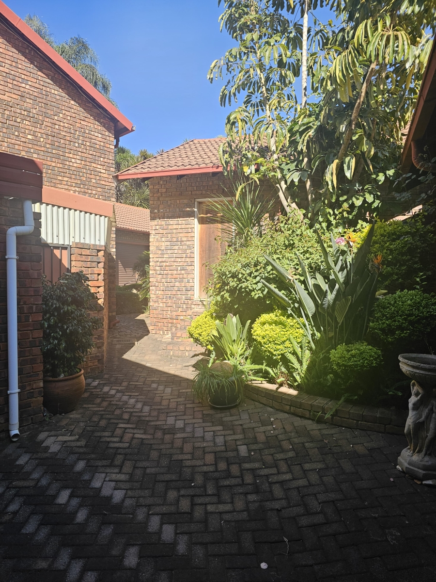 3 Bedroom Property for Sale in Constantia Park Gauteng