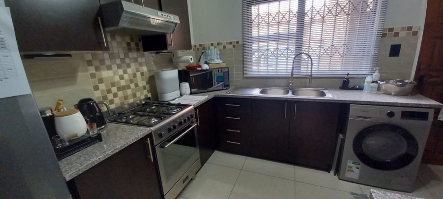 2 Bedroom Property for Sale in Brackendowns Gauteng
