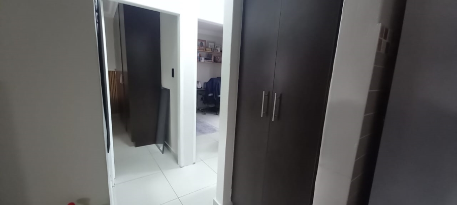 2 Bedroom Property for Sale in Brackendowns Gauteng