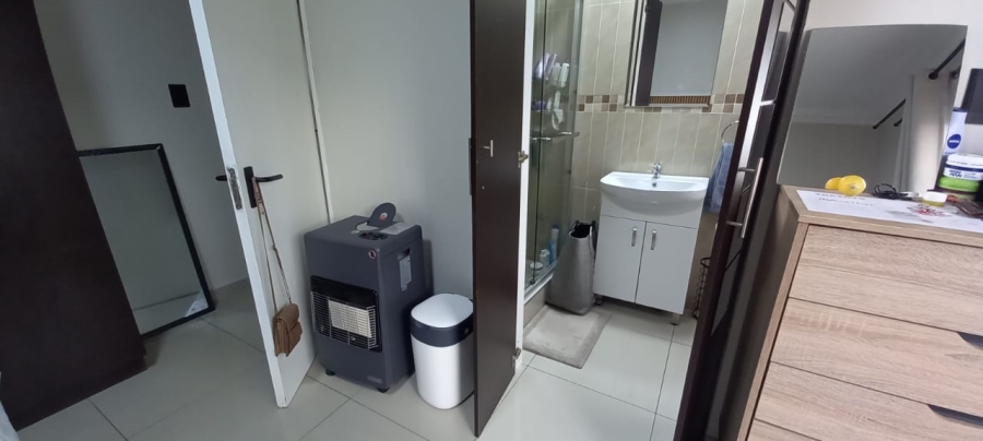 2 Bedroom Property for Sale in Brackendowns Gauteng