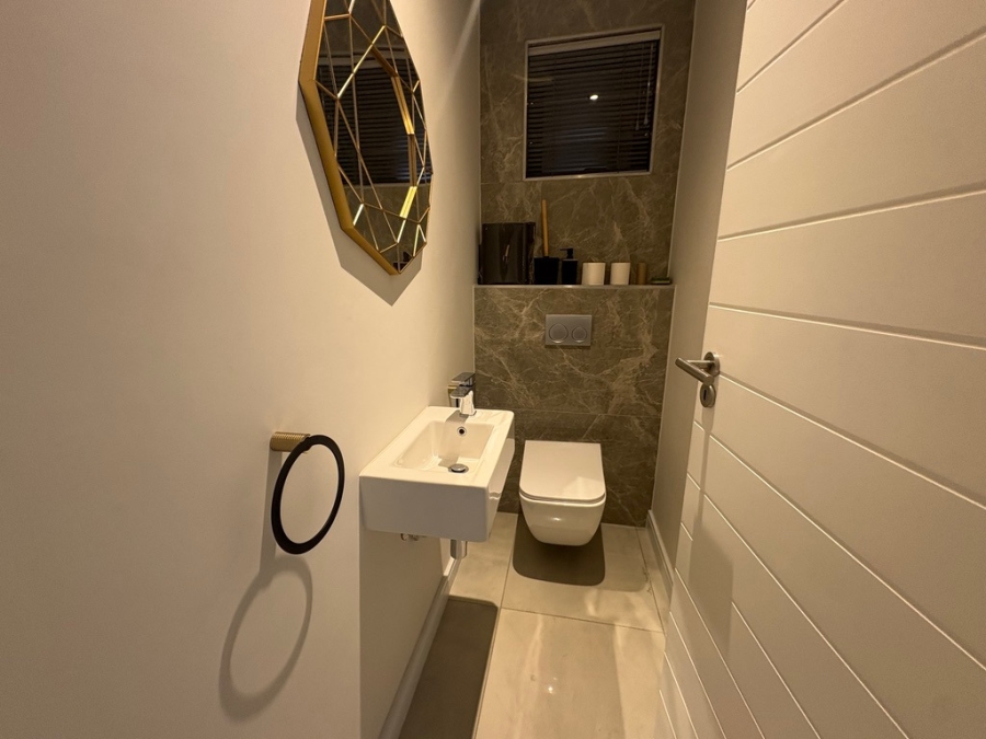 To Let 1 Bedroom Property for Rent in Rosebank Gauteng