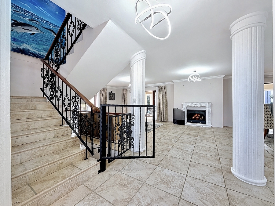 5 Bedroom Property for Sale in Faerie Glen Gauteng