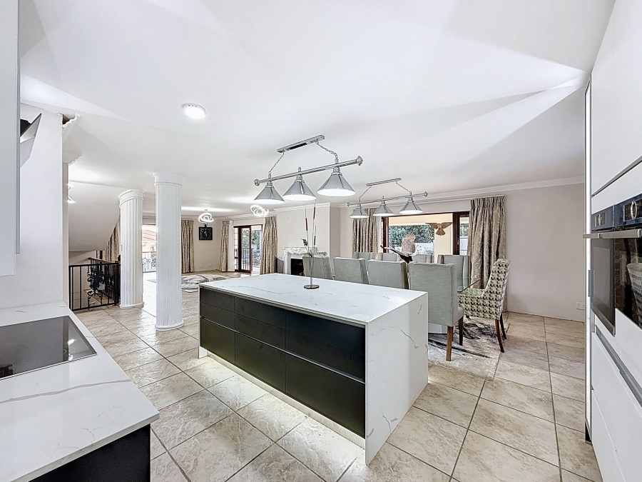 5 Bedroom Property for Sale in Faerie Glen Gauteng