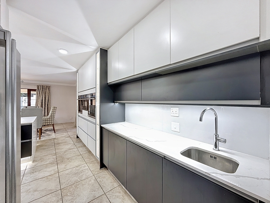 5 Bedroom Property for Sale in Faerie Glen Gauteng