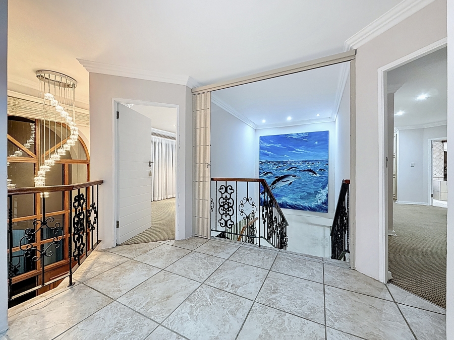 5 Bedroom Property for Sale in Faerie Glen Gauteng