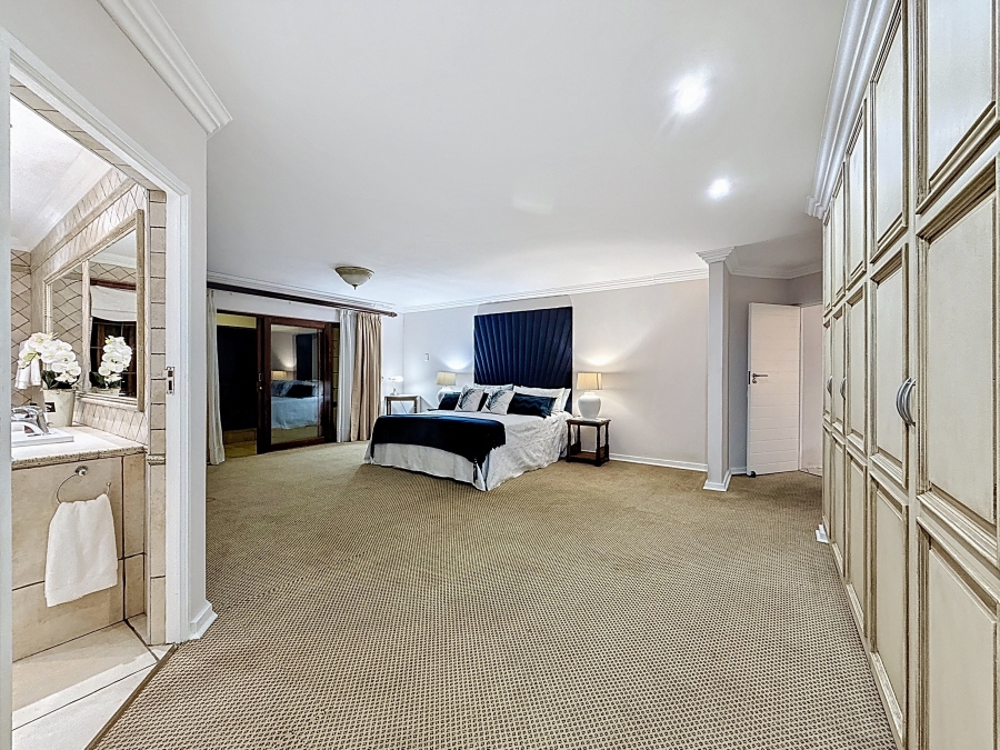 5 Bedroom Property for Sale in Faerie Glen Gauteng