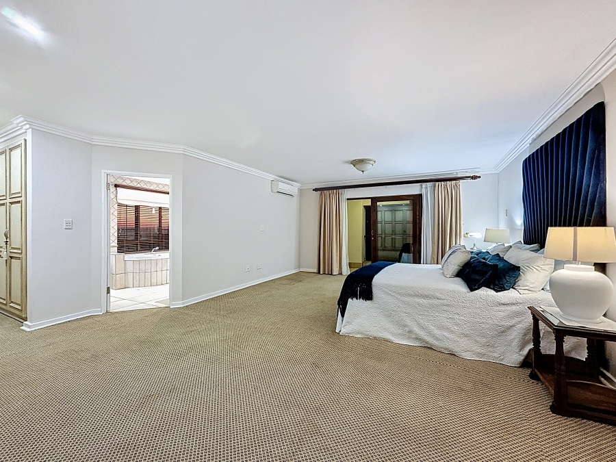 5 Bedroom Property for Sale in Faerie Glen Gauteng