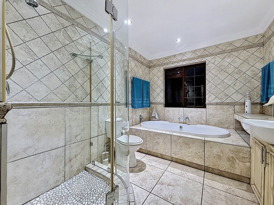 5 Bedroom Property for Sale in Faerie Glen Gauteng