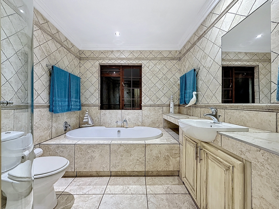 5 Bedroom Property for Sale in Faerie Glen Gauteng
