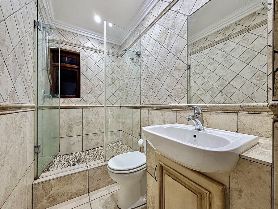 5 Bedroom Property for Sale in Faerie Glen Gauteng