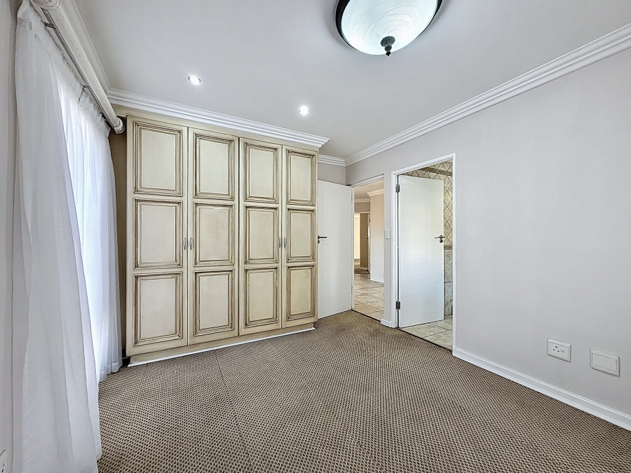 5 Bedroom Property for Sale in Faerie Glen Gauteng