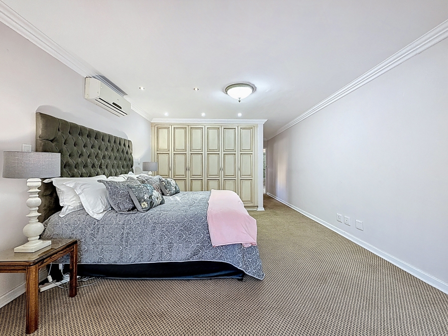 5 Bedroom Property for Sale in Faerie Glen Gauteng