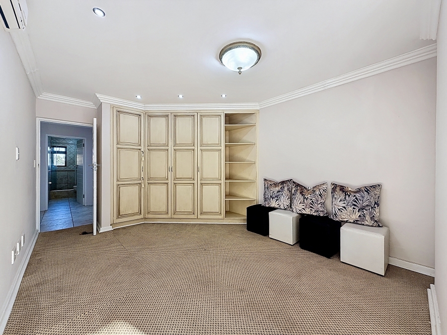 5 Bedroom Property for Sale in Faerie Glen Gauteng