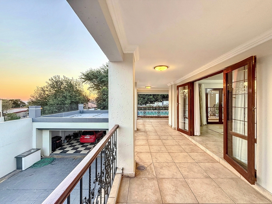 5 Bedroom Property for Sale in Faerie Glen Gauteng
