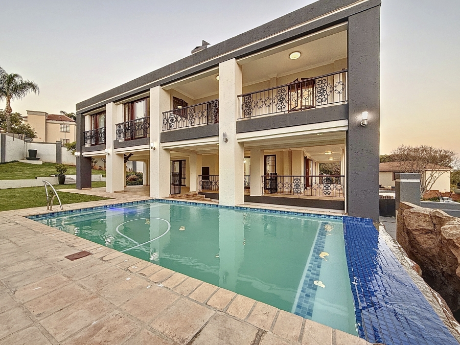 5 Bedroom Property for Sale in Faerie Glen Gauteng