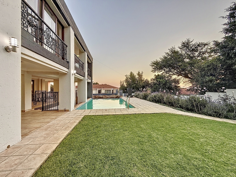5 Bedroom Property for Sale in Faerie Glen Gauteng
