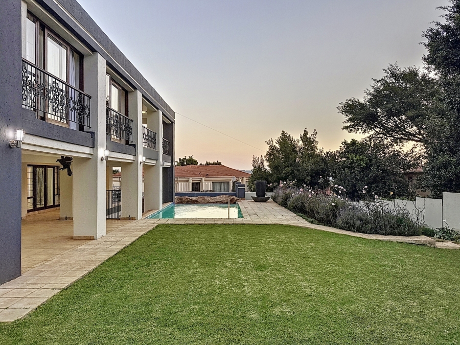 5 Bedroom Property for Sale in Faerie Glen Gauteng