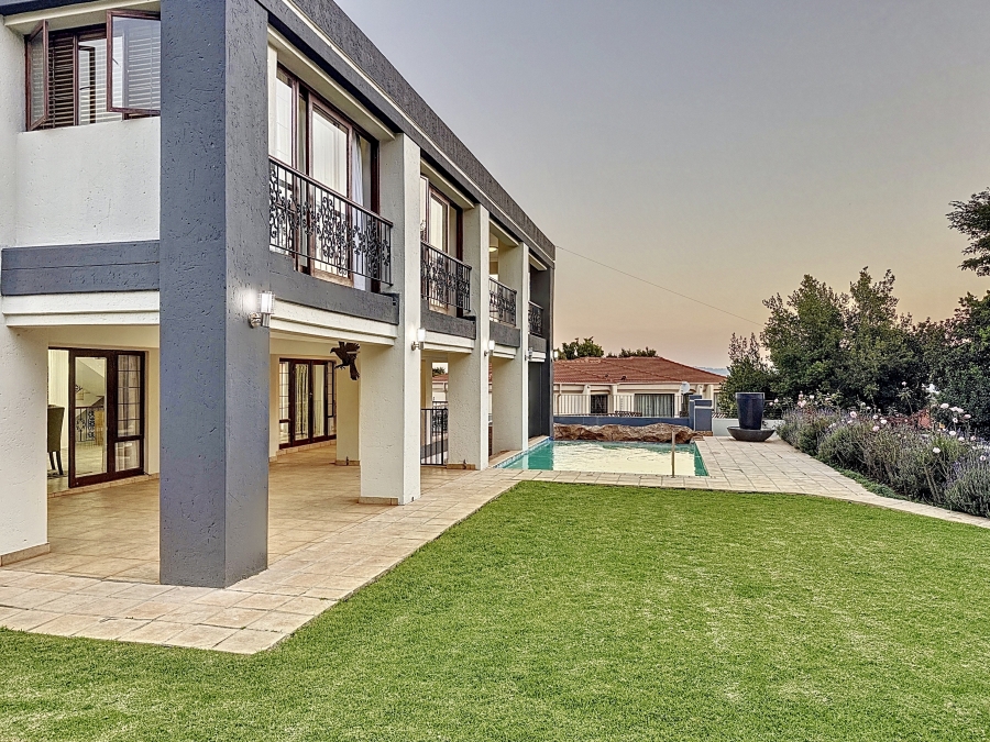 5 Bedroom Property for Sale in Faerie Glen Gauteng