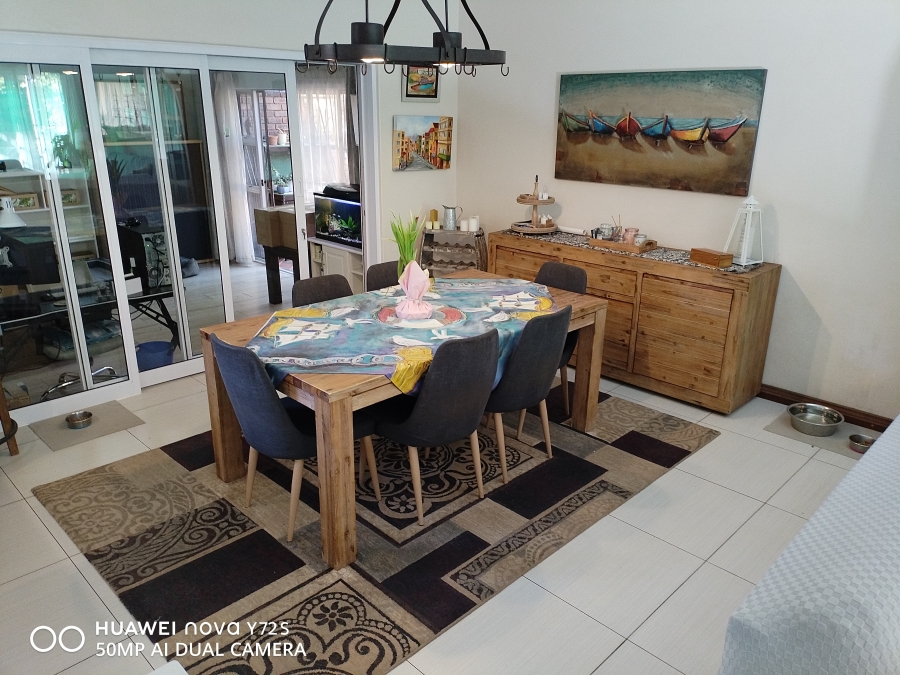 5 Bedroom Property for Sale in Rooihuiskraal Gauteng